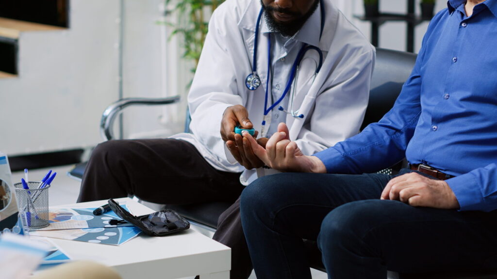 Patient receiving professional drug counseling services at a trusted addiction treatment center in Lahore